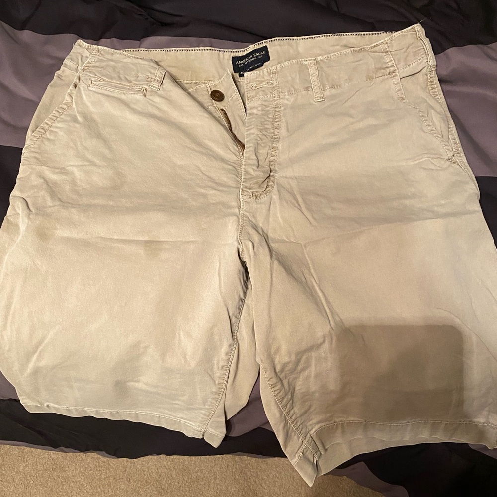 American eagle khaki shorts size 36